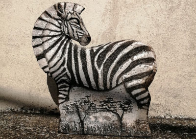 Sculpture-Drole-de-zebre-blanc-Auriac-Artiste-Animalier
