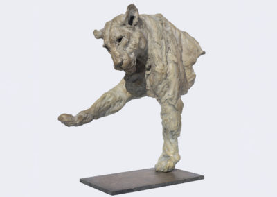 Sculpture - Lionne - Coup de patte 2 - Claire Cretu - Artiste Animalier